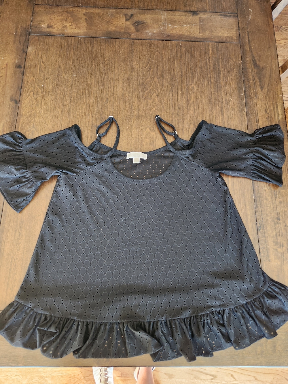 Michael Kors Black Cold-Shoulder Eyelet Ruffle Hem Top